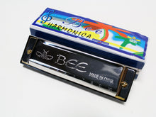 Charger l'image dans la galerie, BEE DELUXE QUALITY 10 HOLE DIATONIC HARMONICA IN KEY OF C OR G-(8160550289663)
